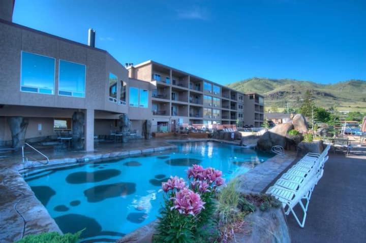 Grandview Lake Chelan- Waterfront View, Pool, Hot Tub, Golf, 1 Min To Downtownアパートホテル エクステリア 写真