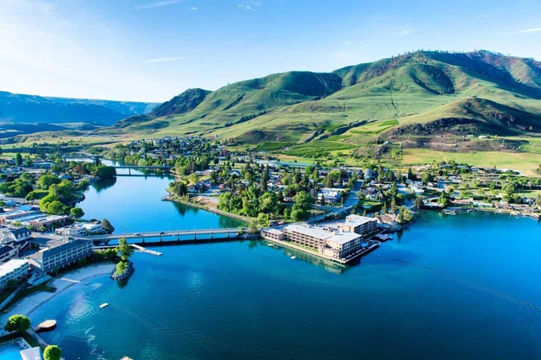 Grandview Lake Chelan- Waterfront View, Pool, Hot Tub, Golf, 1 Min To Downtownアパートホテル エクステリア 写真