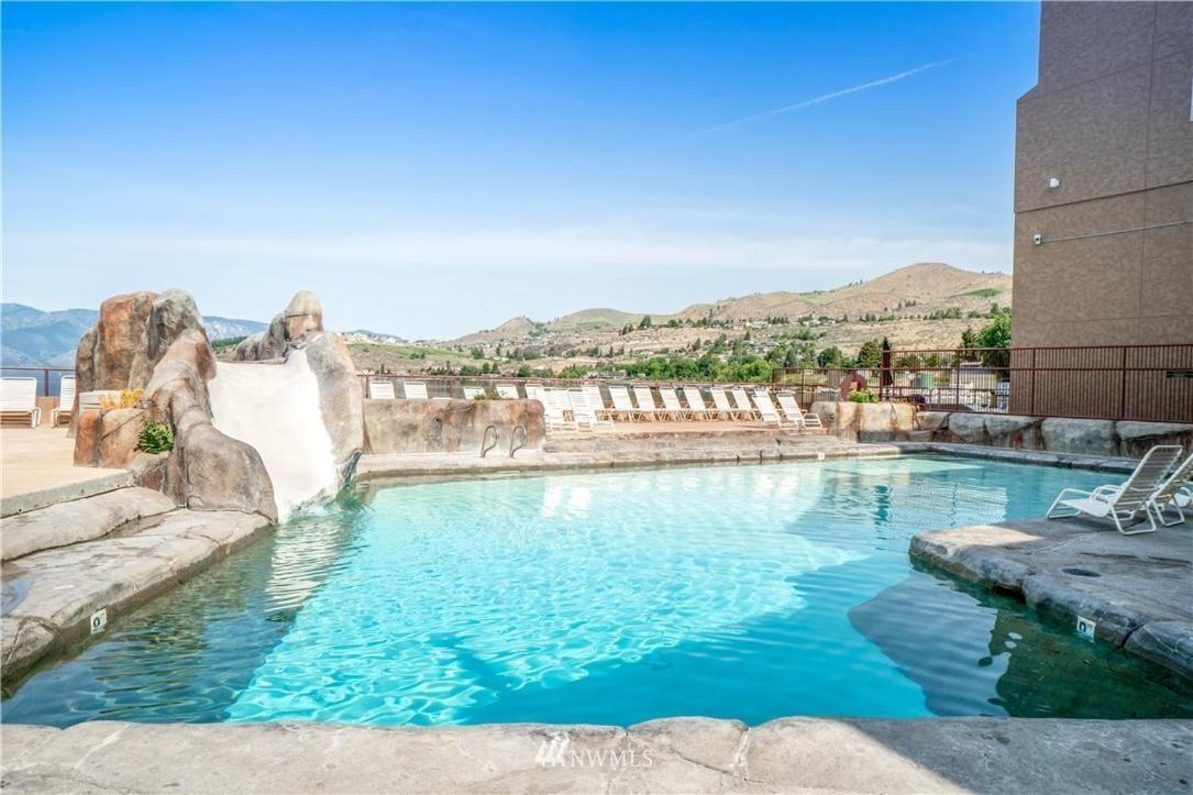 Grandview Lake Chelan- Waterfront View, Pool, Hot Tub, Golf, 1 Min To Downtownアパートホテル エクステリア 写真